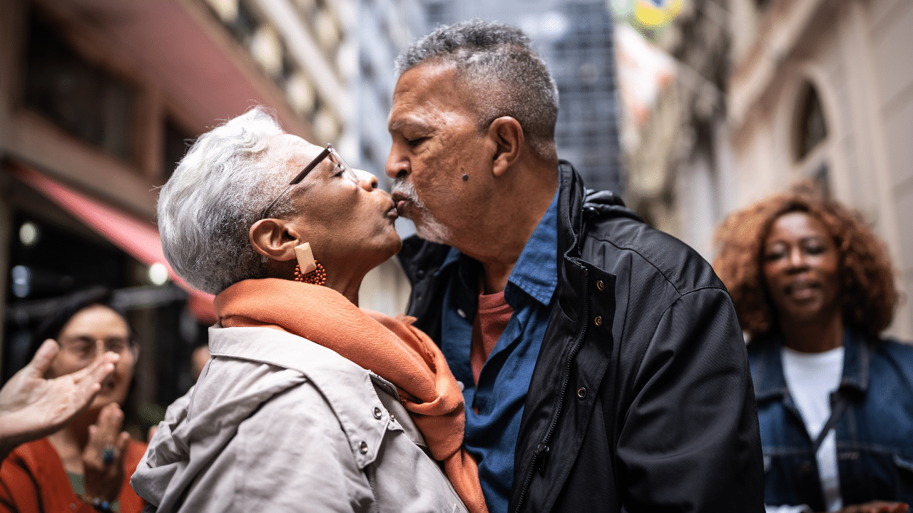 Read more about the article Parkinsons & Intimacy: 5 Ways to Cultivate Intimacy When Living with Parkinson’s Disease